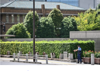 Япон  улсын  ерөнхий сайд  “сүнстэй байшин”-д  нүүж орно