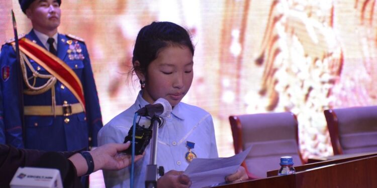 Дүүгээ  авраад,  амиа  алдсан  охиныг  нэхэн шагналаа