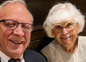 90 настай  эмэгтэй  талийгаач нөхрийнхөө  хүслийг биелүүлж, сайн найзтай нь гэрлэжээ