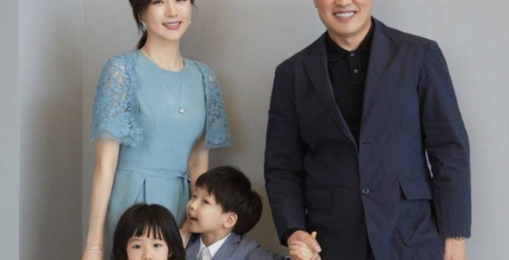 ЖАНГҮМ ТЭРБУМТАНТАЙ ГЭРЛЭЖ, 40 НАСАНДАА ИХЭР ХҮҮХЭДТЭЙ БОЛЖЭЭ