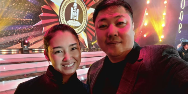 Б.Мишээл:  Ямар ч  үед  нөхрийхөө  талд бат зогсоно, муулахгүй