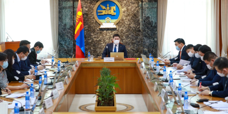 ШУУРХАЙ: “Богд Зонхов” зэргийн төсвийг хасаж,  ТЭТГЭВРИЙГ 500 мянга, үүнээс дээш бол 15 хувь нэмэх саналыг  ЗГ-аас УИХ-д оруулахаар боллоо 