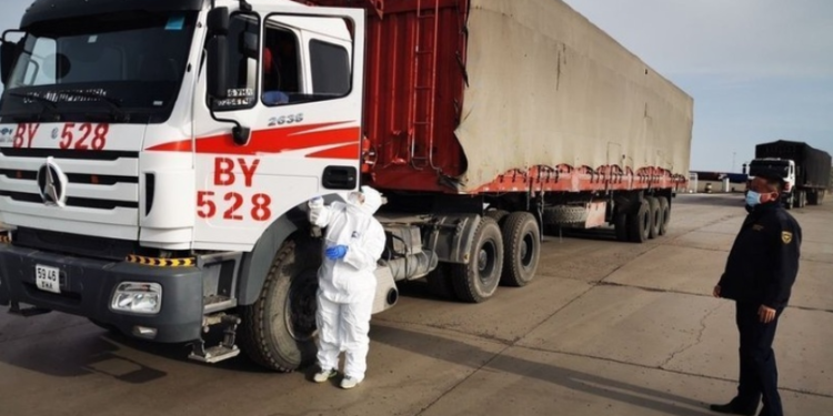 Төрийн тусгай албаныхнаас бүрдсэн хоёр баг Эрээнээс ачаа зөөнө