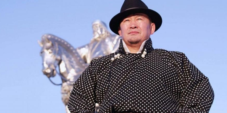 Хөгжлийн банктай холбогдоод буй ерөнхийлөгч асан Х.Баттулга зугтаажээ