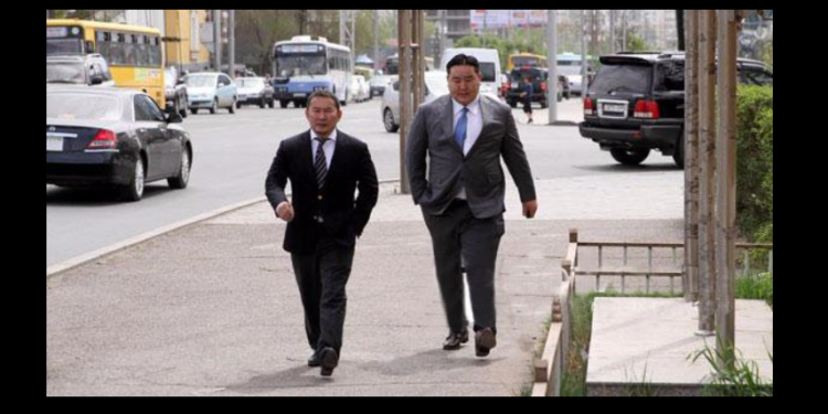 Б.ЖАРГАЛСАЙХАН: Т.БАДАМЖУНАЙГИЙН АРААС Х.БАТТУЛГА СИНГАПУР РУУ ЗУГТЖЭЭ…