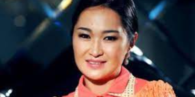 Т.Өөдөө : Миний бага нас шиг нялхаараа нулимсандаа  хутгаалдаад зогсох хүүхдүүд бүү байгаасай