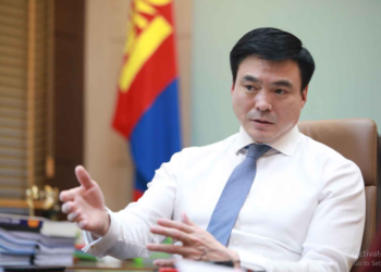 Шадар сайд аа Дарханы төмөрлөгийн үйлдвэрээ улсдаа авах цаг нь болсон юм биш үү?