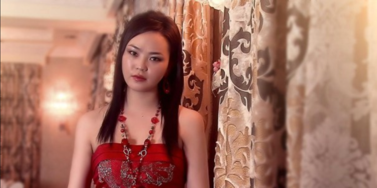 Ард түмний хишгээр байртай болсон гэх дуучин А.Түмэнөлзийгийн “Үнэн төрх”