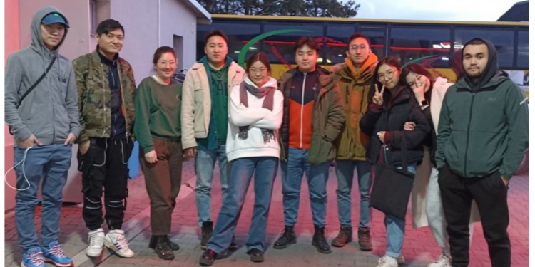 Украинаас  дайжиж Монгол Улсын 24 иргэн Польшид иржээ