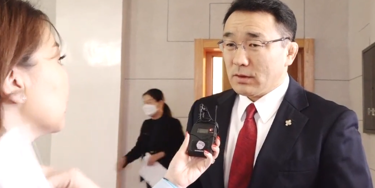 Д.Сумъяабазар: Ард түмэндээ үнэнээ хэлье, нэг хэсэгтээ түгжирнэ