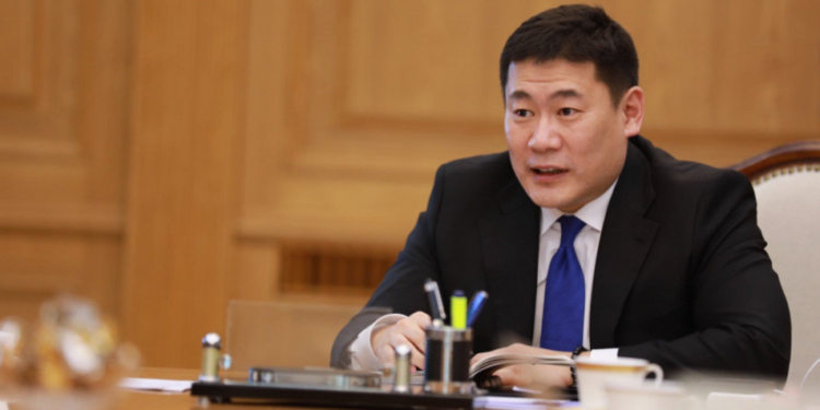 Ерөнхий сайд Л.Оюун-Эрдэнэ өвлийн олимт оролцож , хил нээлгэхээр нислээ