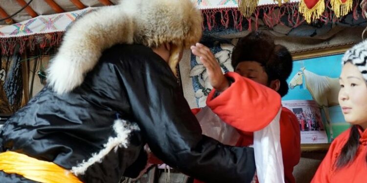 Сар  шинийн  уламжлалт  ёс заншил- Шинэлэх ёсон