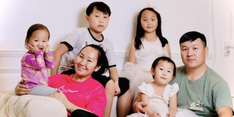 Б.Отгонтуяа: Чиний Хайртай  хүн  чамд хайртай байх шиг аз жаргал үгүй