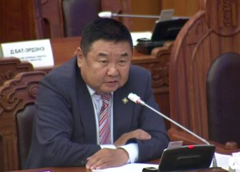 УИХ-ын гишүүн Д.Ганбат Украинд нэг сарын цалингаа хандивлаж Монголчуудыг уриалав
