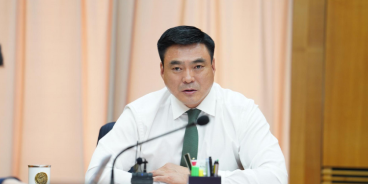 Шадар сайд С.Амарсайхан: Хөтөлийн цемент, Дарханы төмөрлөгийн үйлдвэрийг улсад авна