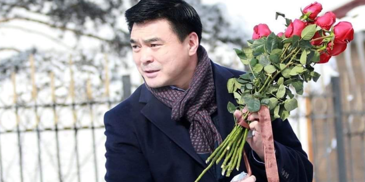 Улс төр, бизнес бүлэглэлд том дайсантай болж байгаа ч Шадар сайд ард түмэнтэйгээ үлдэж чадсан