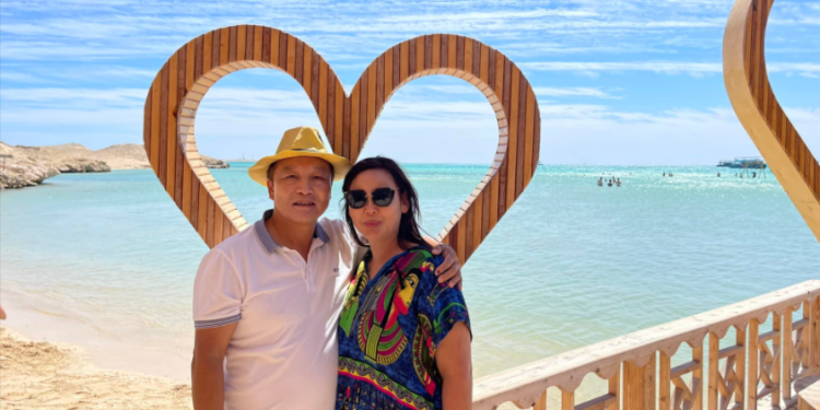 Л.Гүндалай  Мисс эхнэртэйгээ Улаан тэнгист романтиклаж явна