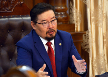 “ХУУЛЬ ЗҮЙН ЯАМ 6.8 ТЭРБУМААР НИСДЭГ ТЭРЭГ, ЕРӨНХИЙЛӨГЧ, УИХ-ЫН ТАМГЫН ГАЗАР 1.4 ТЭРБУМААР КОМПЬЮТЕР АВАХ ГЭЖ БАЙНА”