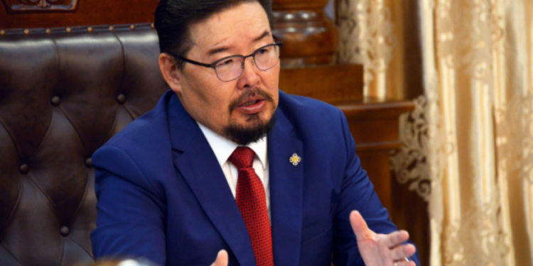 “ХУУЛЬ ЗҮЙН ЯАМ 6.8 ТЭРБУМААР НИСДЭГ ТЭРЭГ, ЕРӨНХИЙЛӨГЧ, УИХ-ЫН ТАМГЫН ГАЗАР 1.4 ТЭРБУМААР КОМПЬЮТЕР АВАХ ГЭЖ БАЙНА”