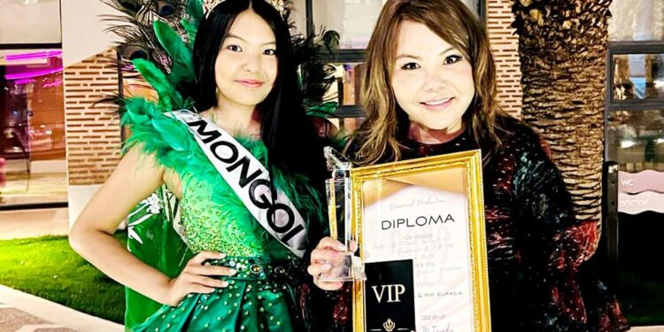 Дуучин Ж.Алтанцэцэгийн охин Алтан Титмийн Эзэн болжээ