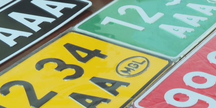 “​Хэмнэлт хийе” гэж  байгаа  бол төрийн өмчит байгууллагуудад хэрэглэж байгаа тээврийн хэрэгслийн дугаарын суурь өнгийг өөрчлөх хэрэгтэй