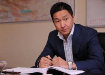 “Хамар” Т.Ганболд 10 дүү эхнэрийнхээ 9911-тэй дугаар, машиныг хурааж юу ч үгүй гудамжинд хөөж гаргажээ