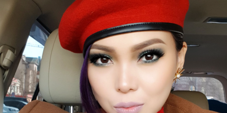 Хөтлөгч Одзаяа: Гэхдээ энэ удаад тэвчихгүй нь!!! Бүгд очьё улам олуулаа жагсья!!!