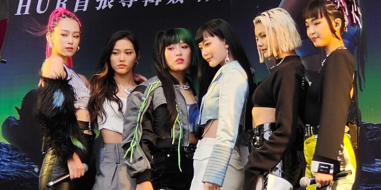 Тайванийн охидын хамтлагийн монгол гишүүн Sizi: Аав, ээж маань миний үнэнч сонсогч болсон