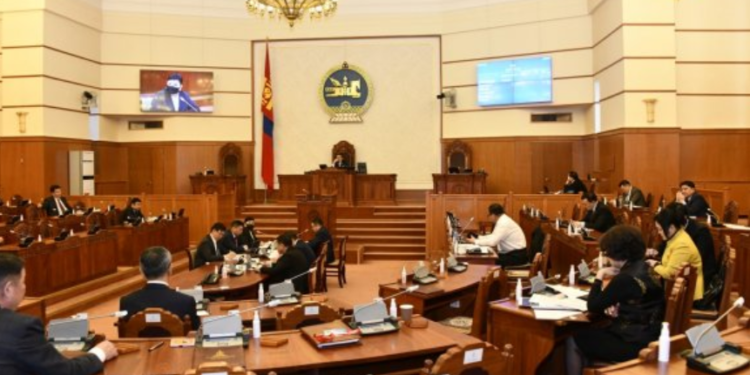 Шуурхай: УИХ-ын нэр бүхий 12 гишүүний бүрэн эрхийг түдгэлзүүлэх  санал яригдаж байна 