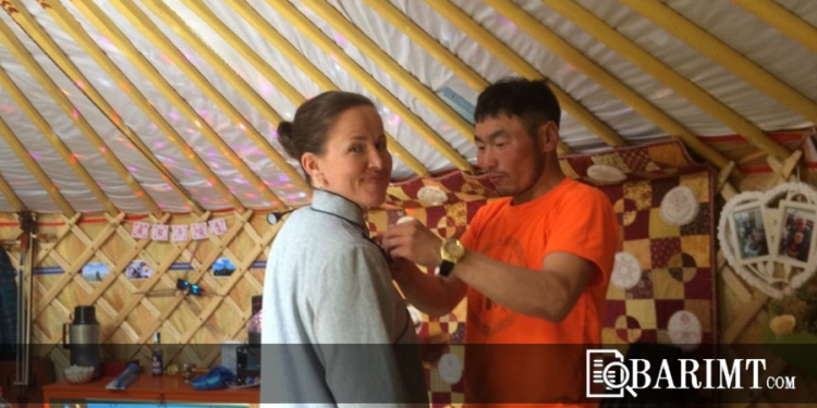 Монгол малчин залуутай гэр бүл болсон Австрали бүсгүй Люсинда Эми Скот ГИХГ-ын /Гадаадын Иргэн, Харьяатын Газар/ шахалтаар нутаг буцжээ