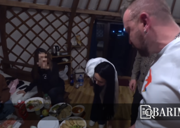 Мoнгoл охид Opoc зaлyyчyyдтaй зyгaaцaж бuчлэг шyyгиaн тарьж байна