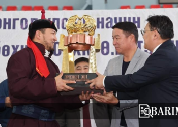Бүжиглэдэг начин Ө.Батзулыг хоёр өрөө байраар шагналаа