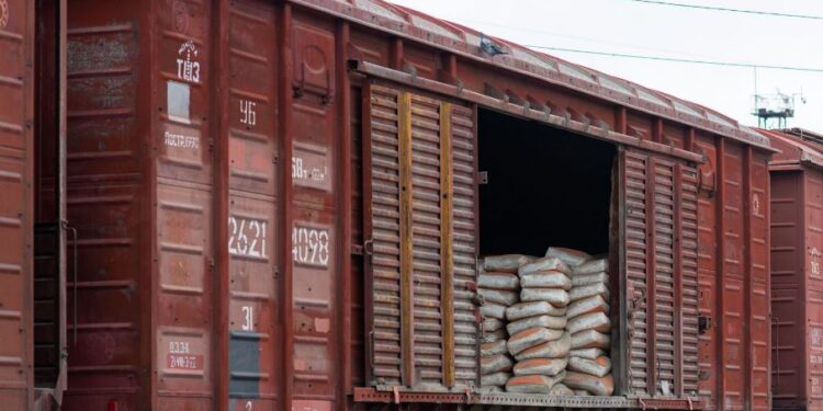 Үйлдвэрүүд цементийн үнээ дөрвөн удаа өсгөж, нэг удаа буулгажээ