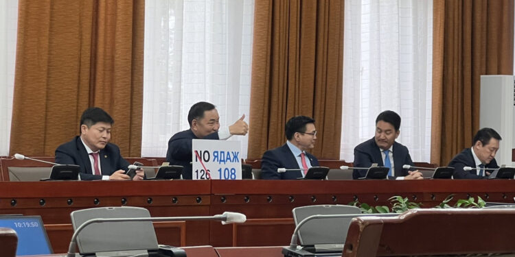 УИХ-ын гишүүдийг 126 болгон нэмэхийг Б.Пүрэвдорж эсэргүүцэж “No ядаж 108” гэсэн лоозон барьжээ