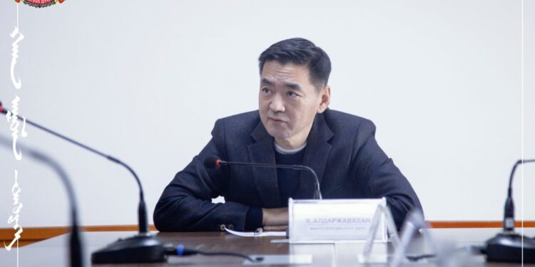 ХАН-УУЛ ДҮҮРГИЙН ЗАСАГ ДАРГА ХУВААРИЙН ДАГУУ ИРГЭДИЙГ ХҮЛЭЭН АВЧ УУЛЗЛАА
