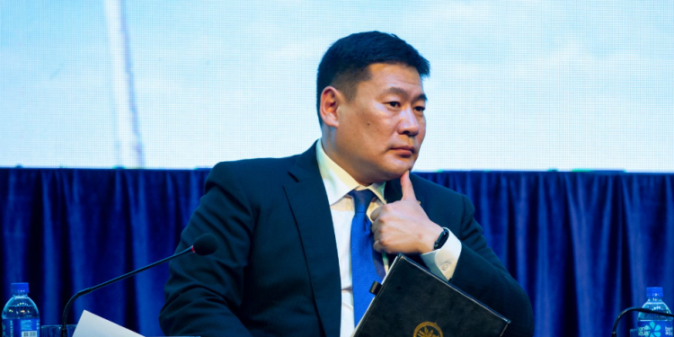 “Эрдэнэт”, Хөтөл цемент шохой, Дарханы төмөрлөгийн үйлдвэртэй холбоотой нэмэлт мөрдөн байцаалтад буцсан хэргийг шүүхэд шилжүүлэх ажлыг шуурхайлах үүргийг Ерөнхий сайд өгчээ