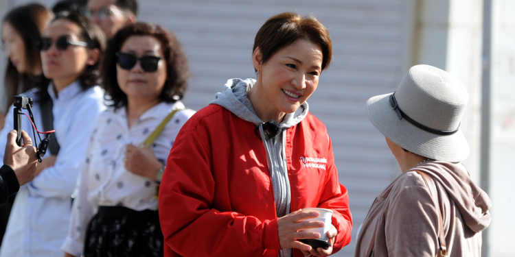 Л.НИНЖЖАМЦ: ЭЭЖҮҮД, ЭМЭГТЭЙЧҮҮДИЙНХЭЭ ДУУ ХООЛОЙГ ХҮРГЭНЭ