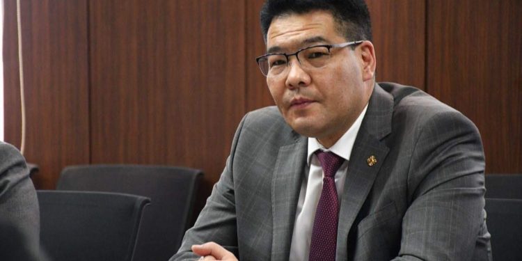 ТӨРД ХЭРЭГГҮЙ ХҮН: АТГ-ЫН “БАЙНГЫН ҮЙЛЧЛҮҮЛЭГЧ”, НҮҮРCНИЙ “ХУЛГАЙЧ” СЭРЭЭЖАВЫН ЭНХБОЛД