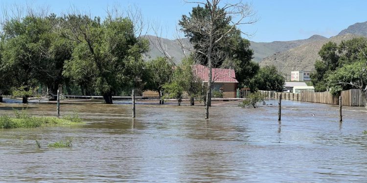 ОБЕГ: Био дахь үерийн аюултай бүсээс 69 өрхийн 244 иргэнийг нүүлгэн шилжүүлээд байна