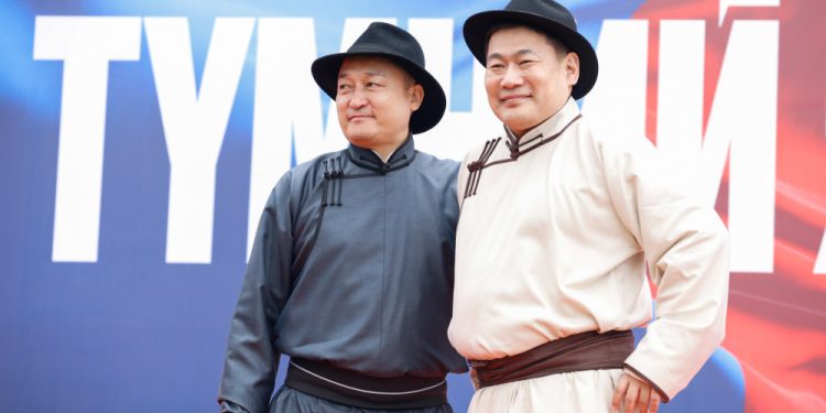 Эвслийн Засгийн газрыг хэн дэмжиж, хэн эсэргүүцэв?