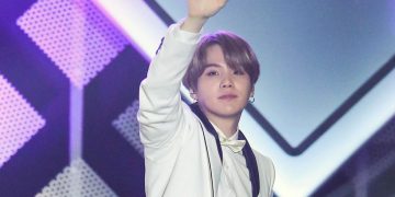 BTS хамтлагийн гишүүн Шюга согтуугаар цахилгаан скутер унасан хэргээр 11 мянган ам.доллароор торгуулжээ