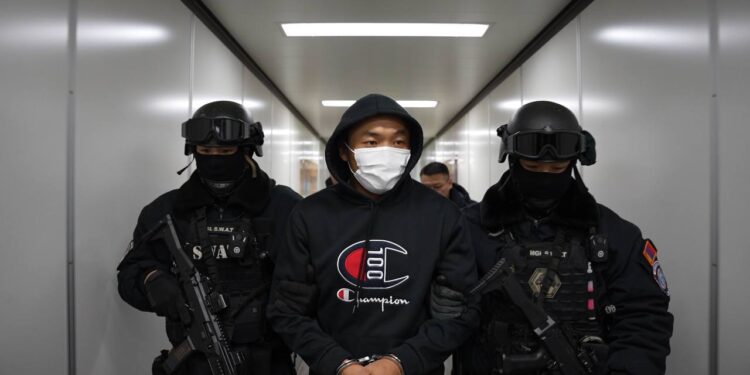 Интерполын шугамаар эрэн сурвалжлагдаж байсан П.Эрхэсийг 461 дүгээр ангиас суллажээ