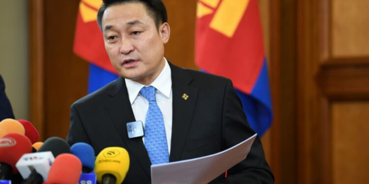 Д.Амарбаясгалан Б.Энхбаярын асуудлыг гацаасаар байвал Үндсэн хуулийн зөрчилд орж, өөрөө огцорно