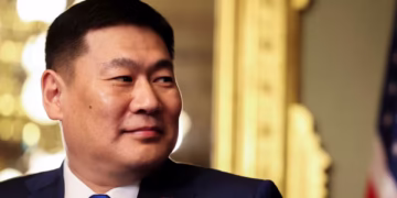 Л.Оюун-Эрдэнэ үг хэлэх бүртээ олон нийтийн элэг доог болж байна