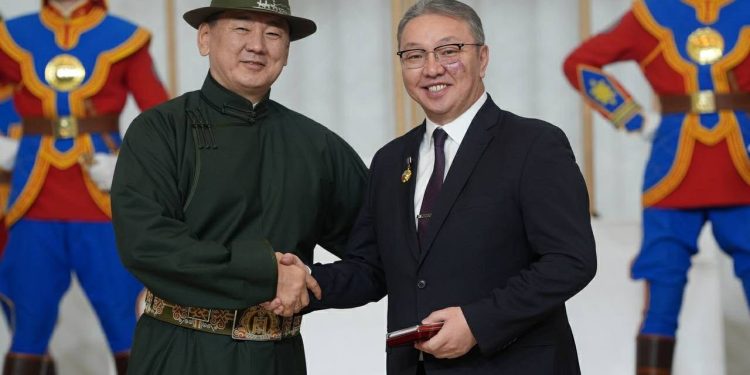 ДИСПЕТЧЕРИЙН ҮНДЭСНИЙ ТӨВ ТӨХХК-ИЙН ГҮЙЦЭТГЭХ ЗАХИРАЛ, МОНГОЛ УЛСЫН ЗӨВЛӨХ ИНЖЕНЕР ГОМБОРАГЧААГИЙН БАЛЖИННЯМ “АЖ ҮЙЛДВЭРИЙН ГАВЬЯАТ АЖИЛТАН” ЦОЛООР ШАГНУУЛЛАА