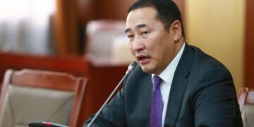 Ж.Мөнхбатын бүтээлийг “нэрлэж” Төрийн шагналын нэр хүндийг нүүрстэй хутгасангүй